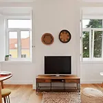 Modern Portuguese 1bed flat in Belém