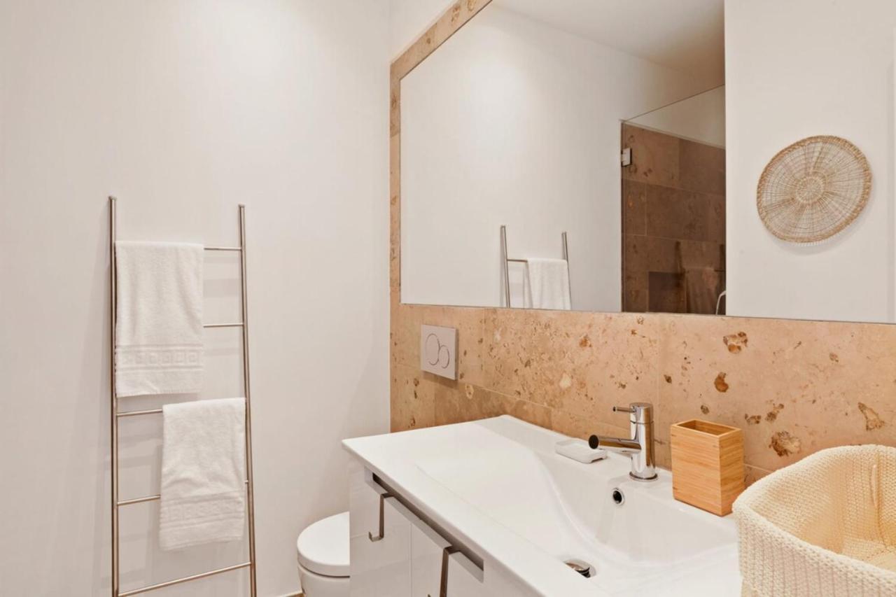 Modern Portuguese 1 Bedroom In Belem Apartment
